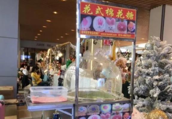 小伙子擺攤賣棉花糖，意外走紅日賺1000元！